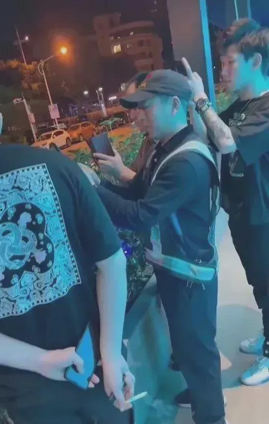 厦门路虎事件 吃瓜视频,一场引发热议的吃瓜视频揭秘