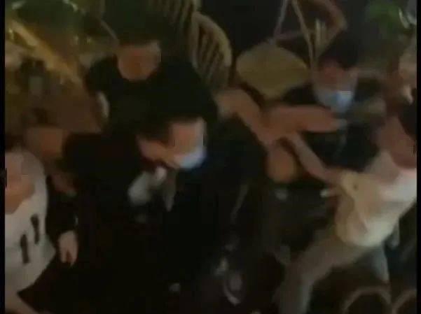 酒吧吃瓜事件后续视频