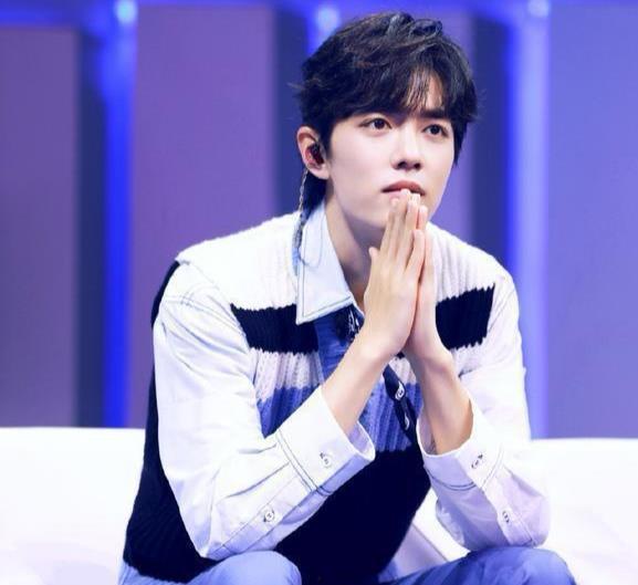 肖战和刘亦菲吃瓜事件,娱乐圈风波再起，真相成谜引热议