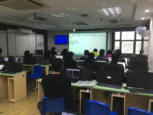 学校讲台吃瓜事件